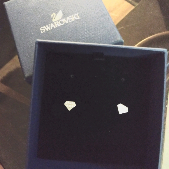 Diamond shaped earnings - Picture 1 of 2